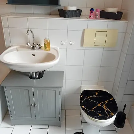 Monteur Apartments 6 *